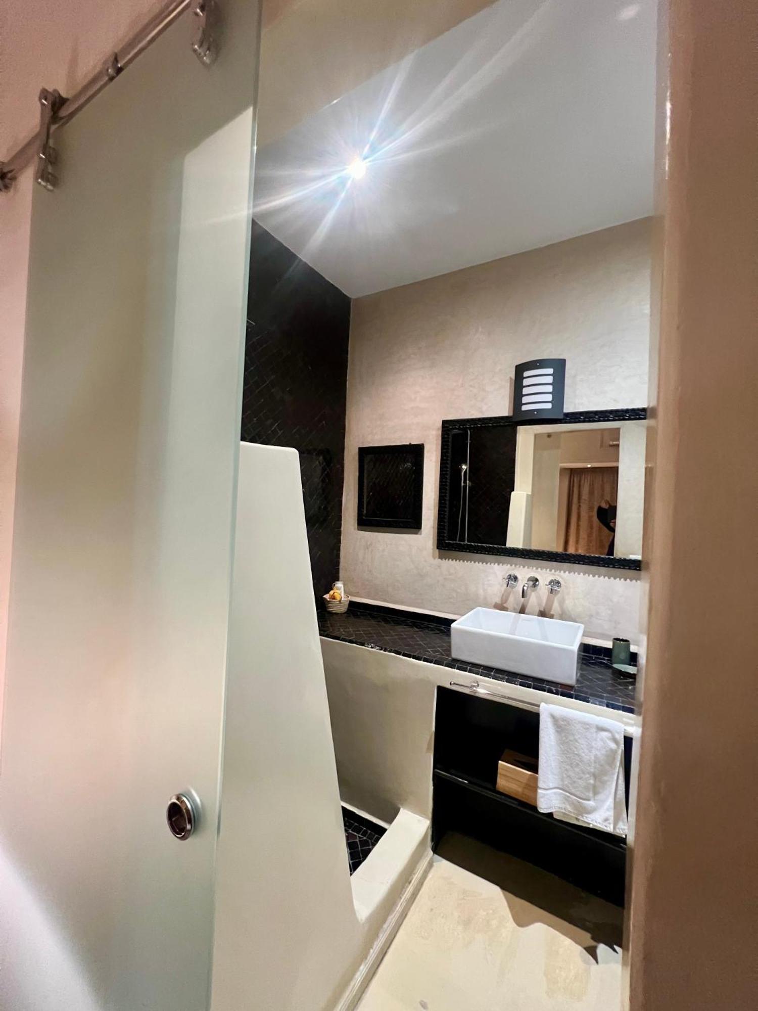 "Le 21", Exclusive Luxury Duplex 400M From Jemaa El Fna Place -Hammam-Jacuzzi-Koutoubia View-Roof Terrace -Speed Wifi Маракеш Екстериор снимка